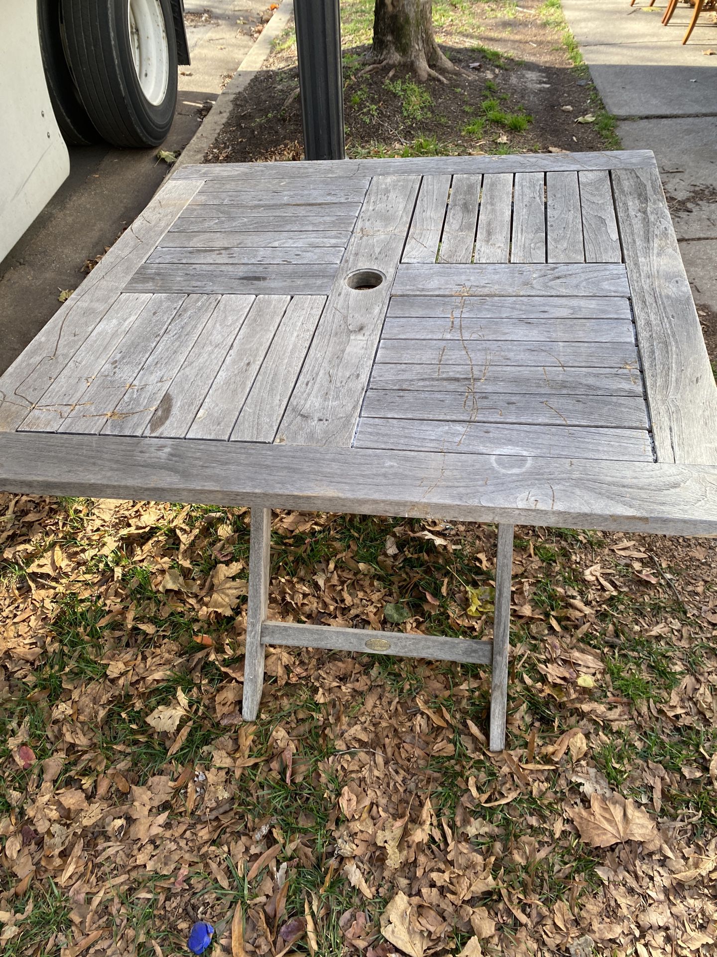 Free outdoor tea table, in somewhat scratched condition but still very usable!