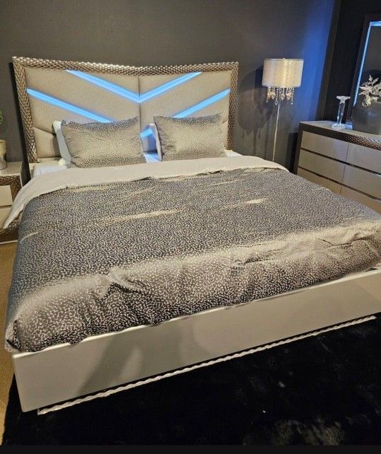Modern Glam 4 Pc King Bedroom Collection!