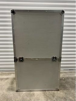 Aluminum Silver Road/Flight Case Storage Trunk w/ Foam Inserts, Carry Handles