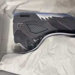 Wolf Grey 5’s Size 9.5