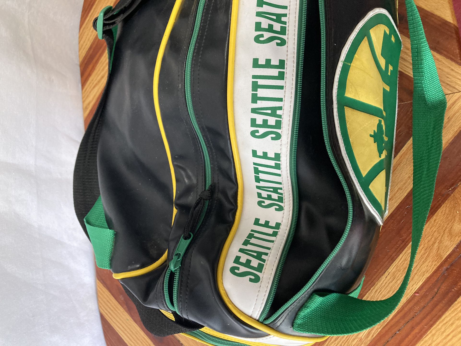 VTG 80s SEATTLE SUPERSONICS NBA Player Issue Bag Leather Duffle Bag Basketball