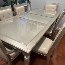 Elegant Glass Dining Table with 6 Upholstered Chairs – Excellent Condition 