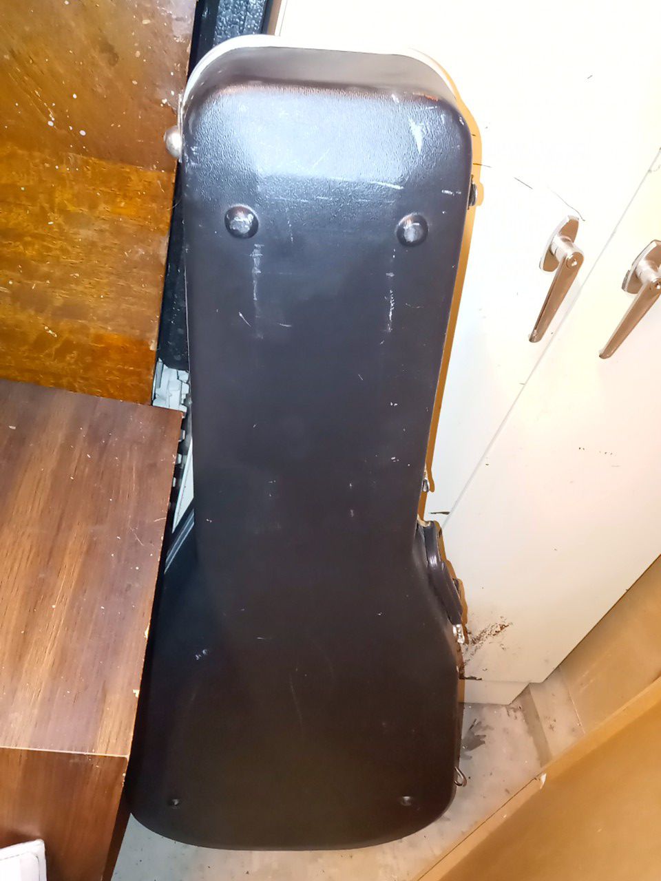 Hard shell guitar case and soft gigbag
