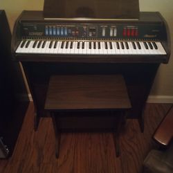 Lowrey's Adventurer II Organ/Keyboard /Bench, Learning Books