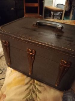 Antique makeup bag with locks