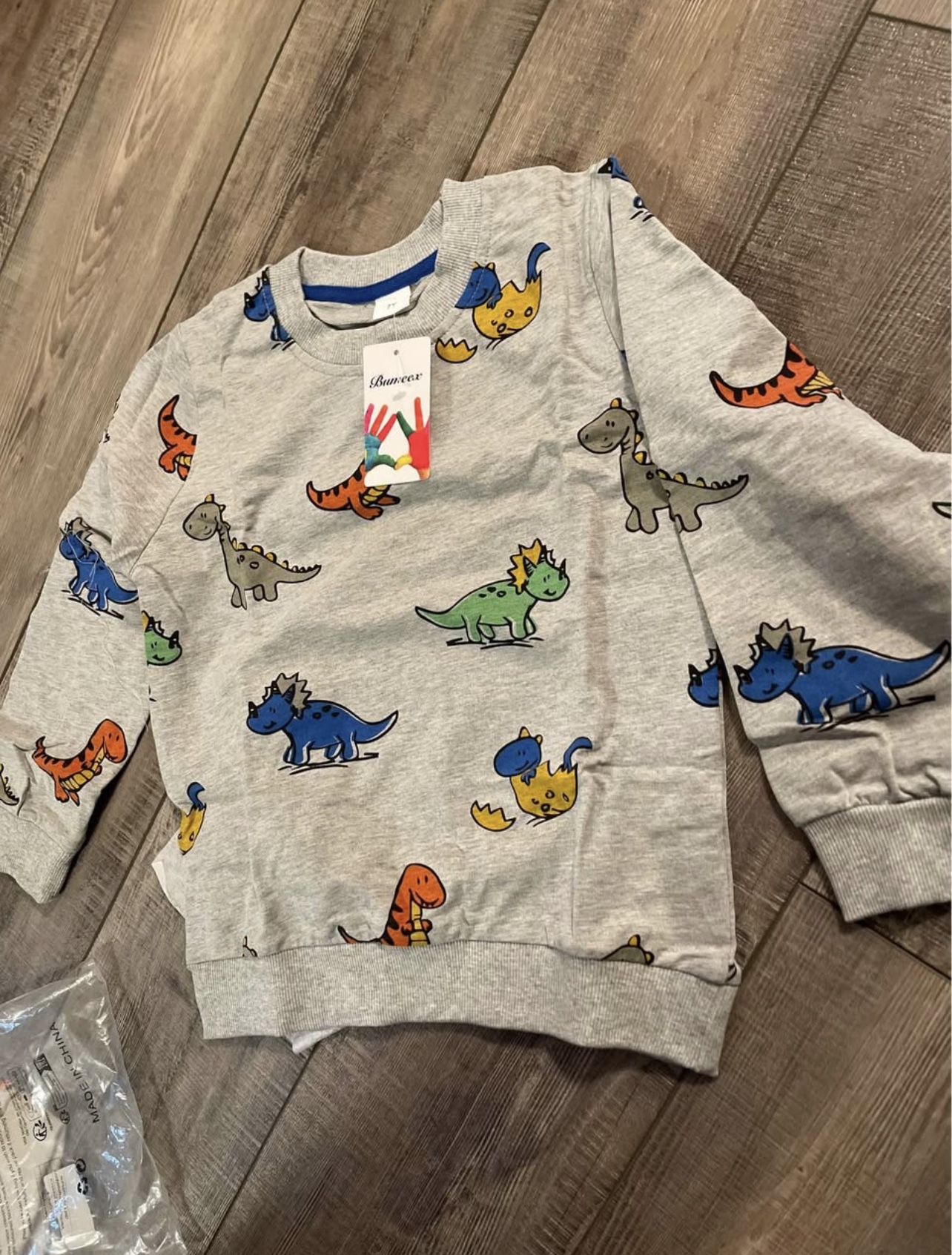 Dinosaur -Boys sweatshirt 7Y