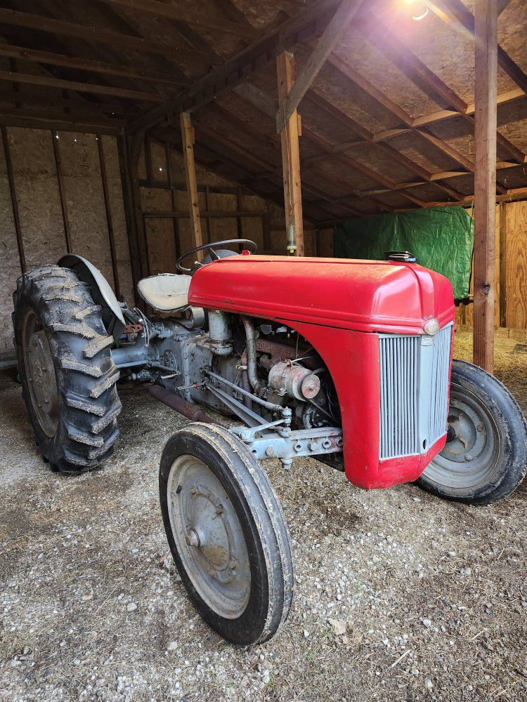 9N FORD TRACTOR 