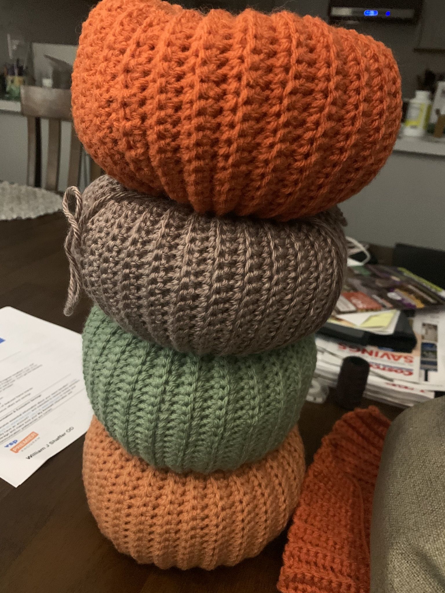 Pumpkins, different colors, different sizes