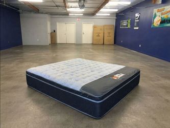 Queen Pillow Top Mattress