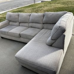 Couch With A Chase And Storage Ottoman $300 OBO 