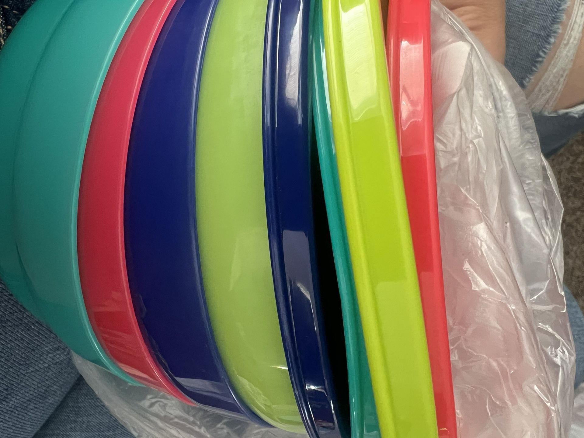 Tupperware Cereal bowls W/ Lid