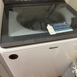 “Whirlpool 4.7 cu ft Top Load Washer – Glass Lid – Excellent Condition”