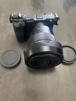 Sony a6400 Camera Bundle + Zeiss Lens