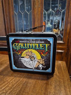 Metal lunchbox