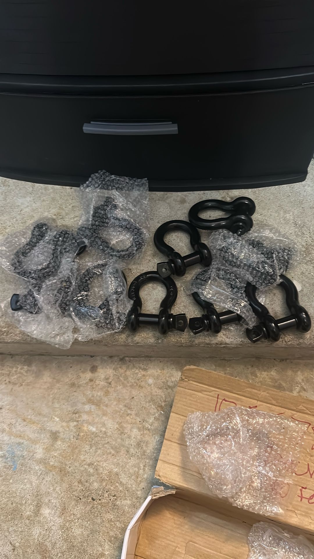 D Ring Shackles 5/8" Shackles (4 Pack) 42,990Lbs Break Strength, Heavy Duty Shackles with 3/4" Screw Pin for Jeep Truck Winch Towing Off Road Accessor
