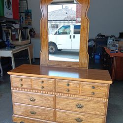 BEAUTIFUL MIRRORED DRESSER IN NATURAL COLOR 