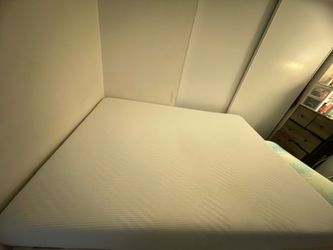 QUEEN MATTRESS