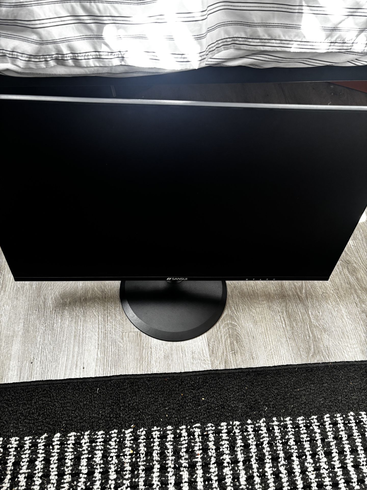 Xbox S With Controller And Monitor 