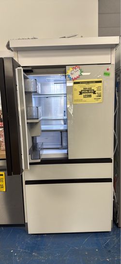 Samsung Bespoke 4-Door Flex Refrigerator in White Glass