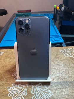 2 unlocked iPhones: 11 Pro 256GB + 11 64GB, both Face ID work, read desc