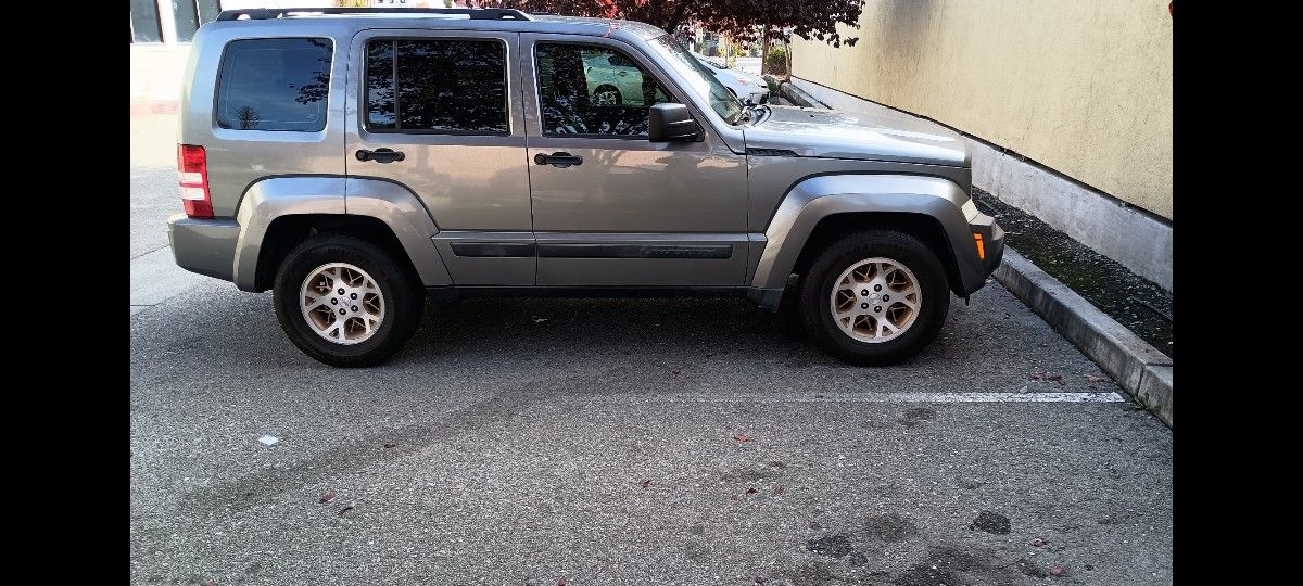 Clean Title 95K Super Low Miles Automatic Transmission 4X4 AWD 4WD