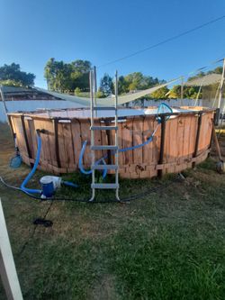 Above Ground Round Pool with Ladder and Pump