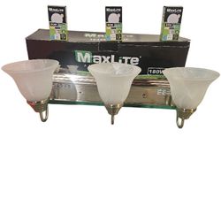 NICE BRAND NEW BATHROOM VANITY LIGHTING WITH NEW BULBS 