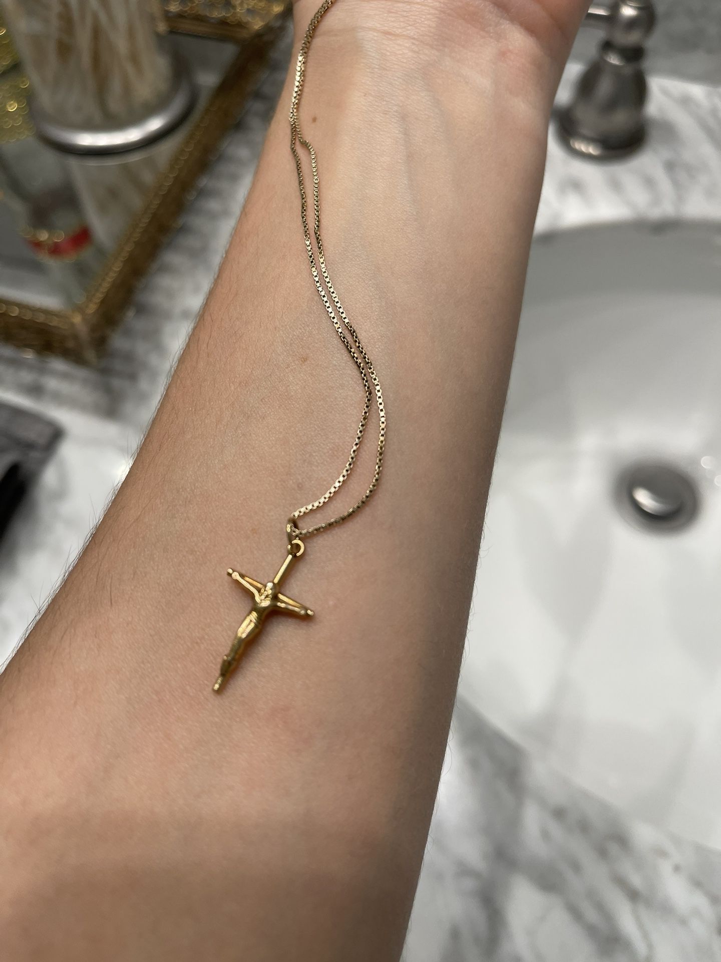 10 K Gold Necklace With Cross Pendant 
