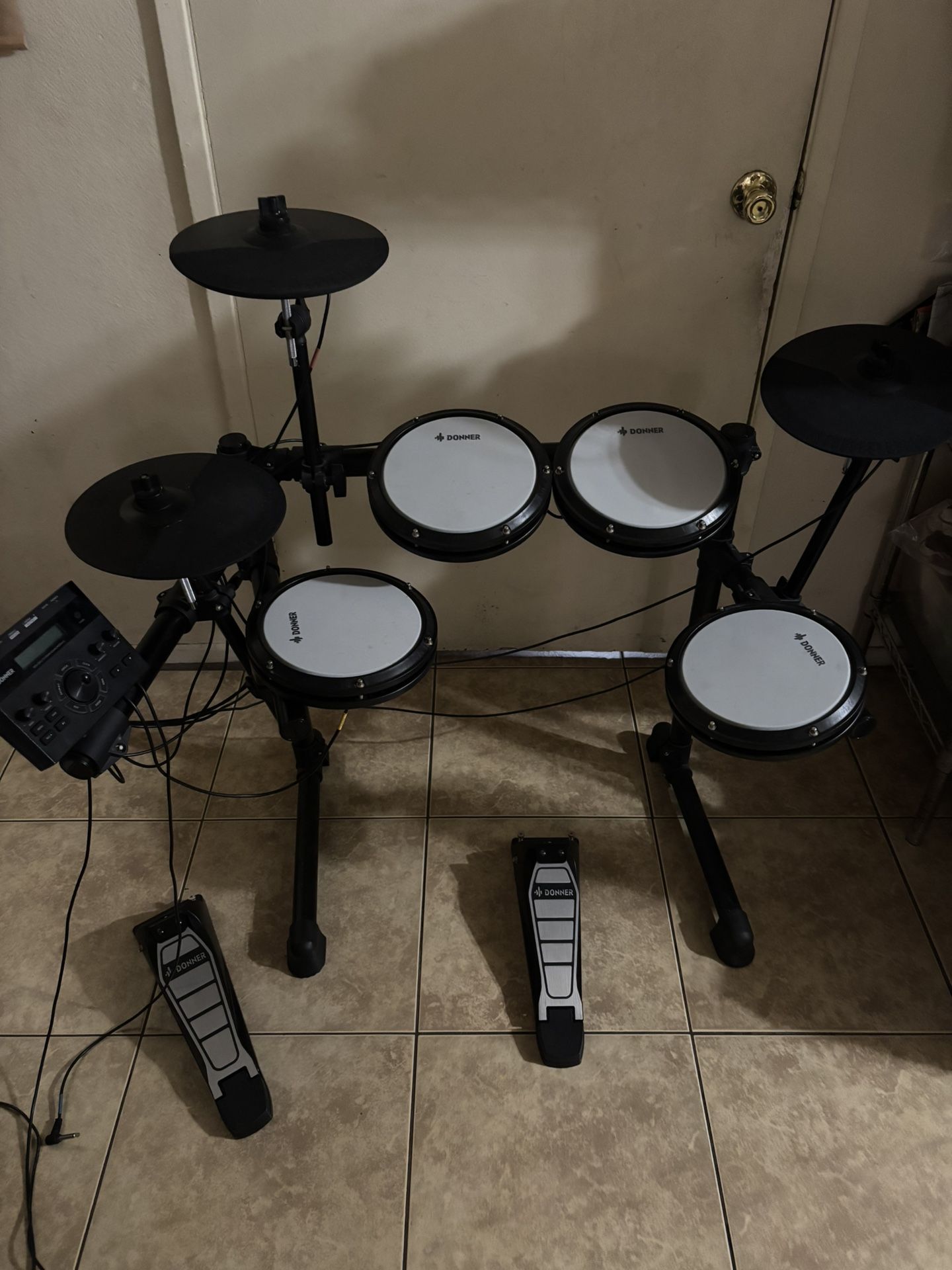 Electronic Drum Set Donner Ded-200 Lite. Comes with all cables.