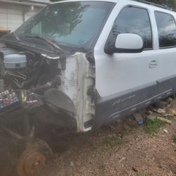 2004 Chevy Avalanche (Parts Truck)