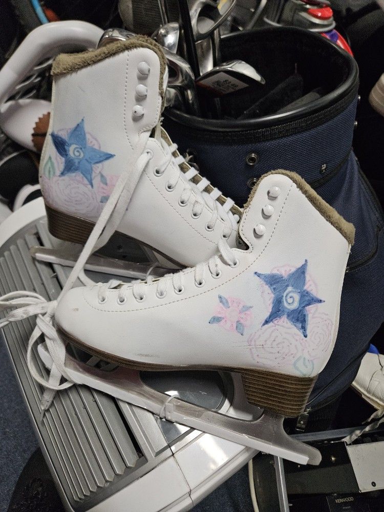 Womens size 7 Ice Skates