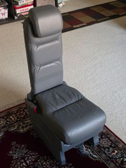 OEM 2005-2010 Honda Odyssey 2nd Row Middle Jump Seat – Grey Leather
