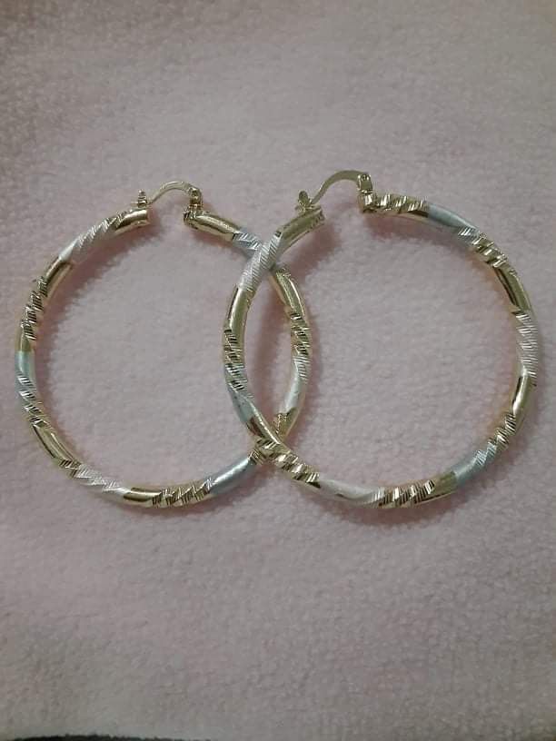 Gold Plated Hoop Earrings/Arracadas De Oro Laminado 