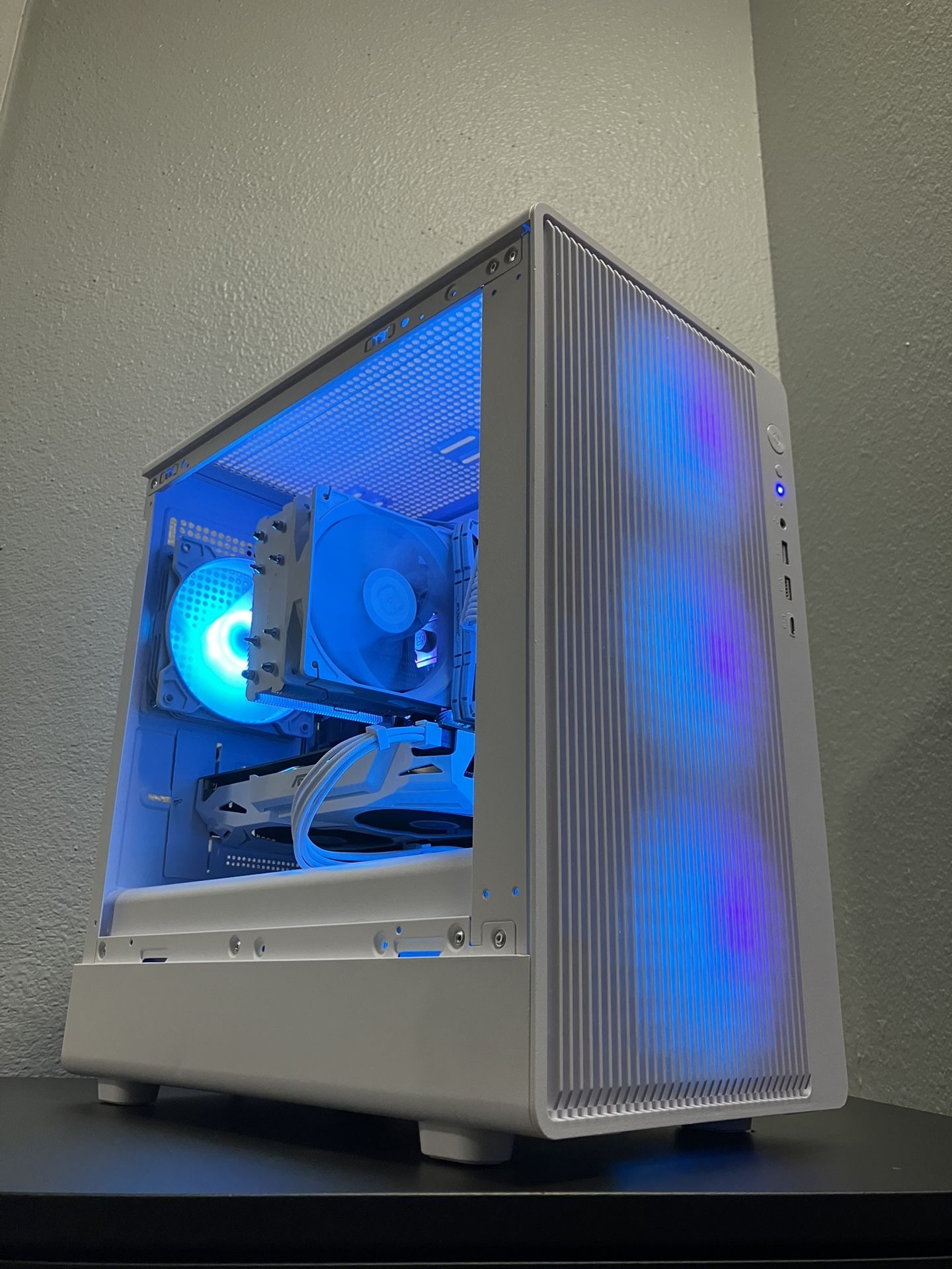 White Gaming PC