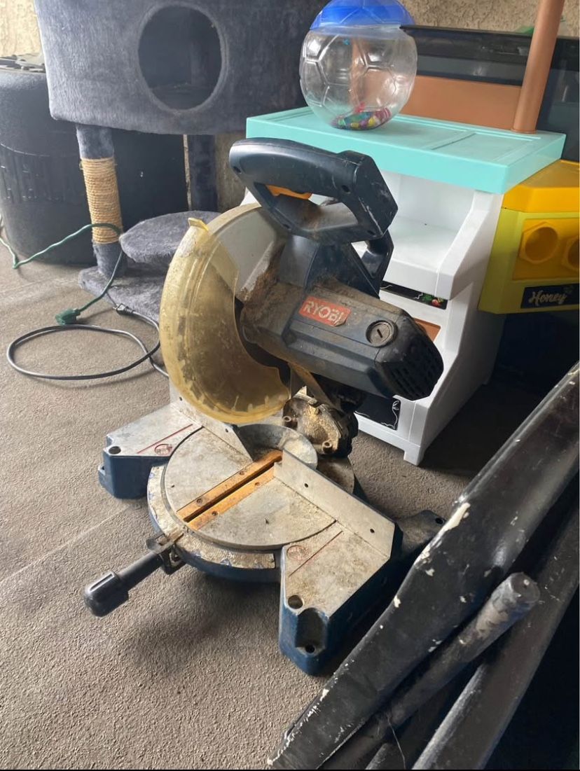 Ryobi compound miter saw 10 TS1340 and work clamp No dust bag