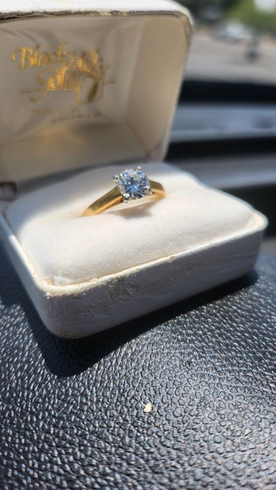 Natural Diamond Engagement Ring 1.07 Carat ( Appraisal $9,535 )