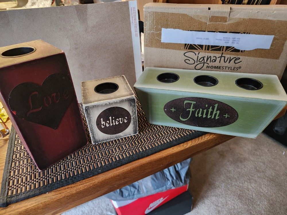 SIGNATURE HOMES CANDLE HOLDER SET