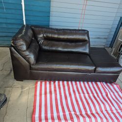Sillon. 2.   .3.  Personas