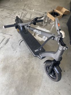 Scooter Apollo Air 2024 Amazing Condition Less Than 200 Miles W/ Replacement Parts( Kickstand, Stem Strap, Tire) Comes With Charger, Tools And OG Box
