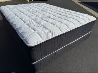 Queen Royal Bamboo Supreme Mattress and Boxspring!