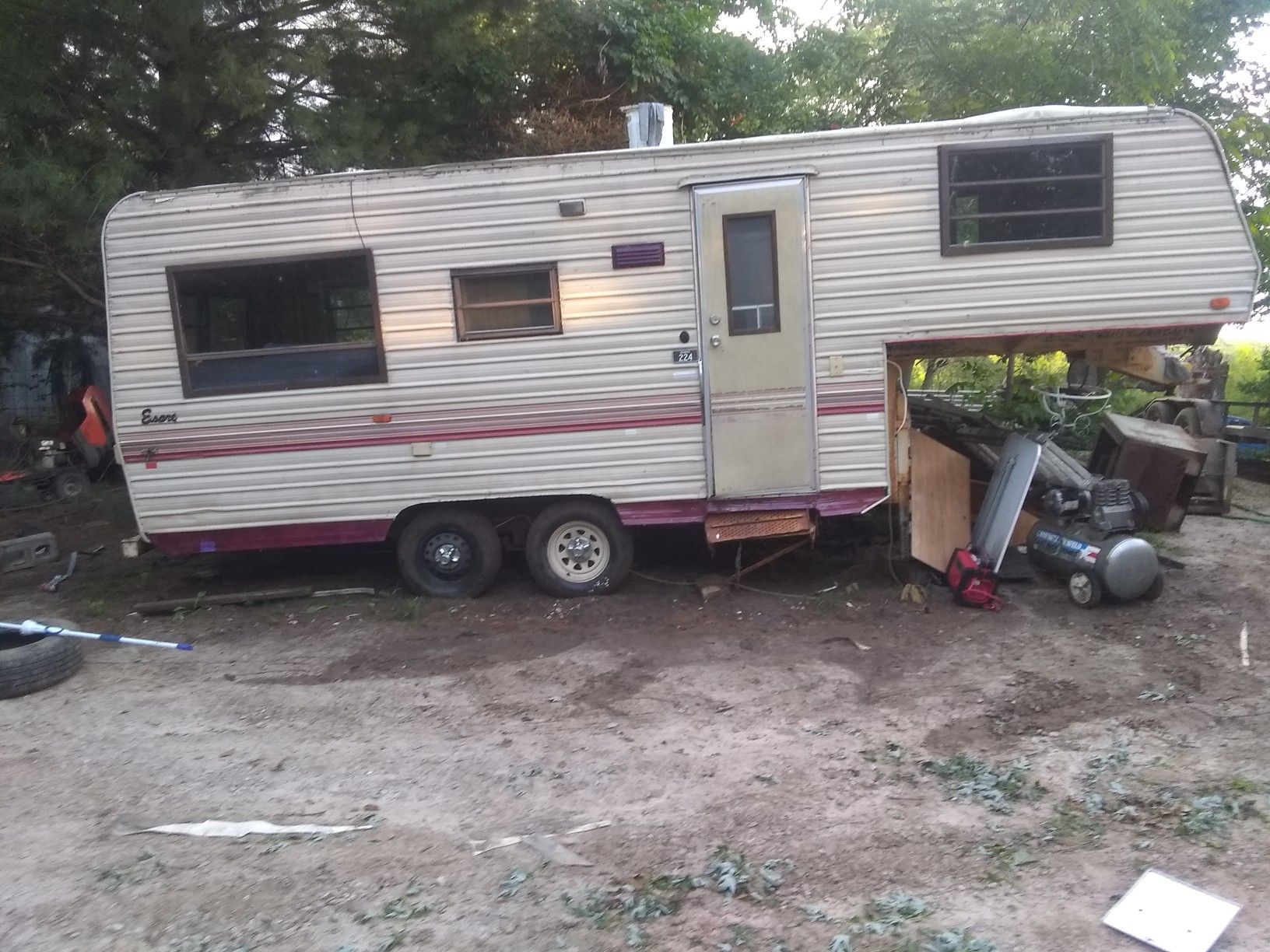 1990 5th Wheel Travel Trailer