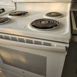 Frigidare Electric Stove Working Perfectly Fine Very Clean I Can Deliver To You 90 Days Warranty 