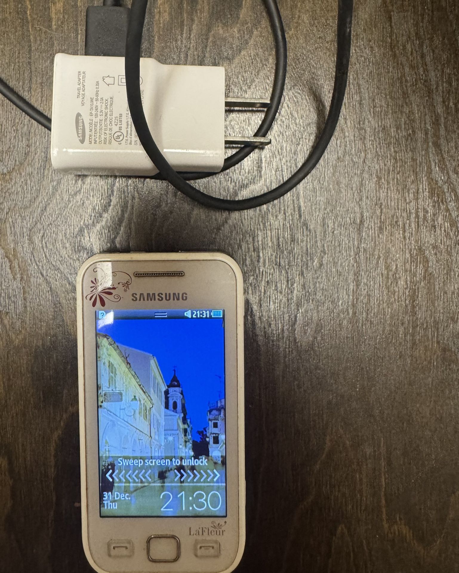 Samsung GT-S5250 Mobile Phone 