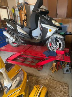 Motorcycle hydraulic lift barely used