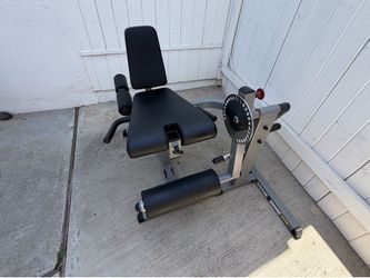 Body-Solid Plate-Loaded Leg Extension & Curl Machine – Excellent Condition