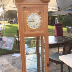 Broyhill Fontana Curio Clock