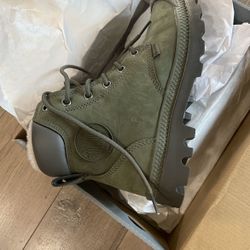 Women’s Boots! Palladium Waterproof Sz 7W