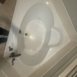 Bathtub Almost New 