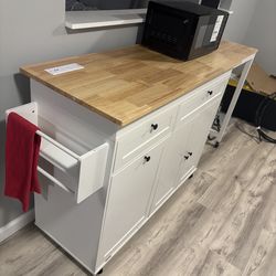 Kitchen rolling island