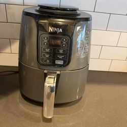 Ninja 4-Qt Air fryer - Like New with original box
